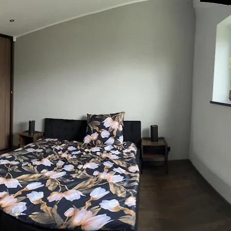 Piotrowice Apartment *