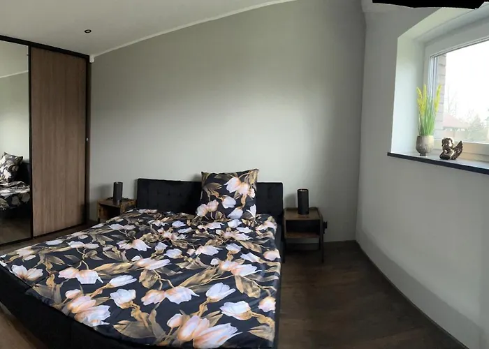 Piotrowice Apartment *